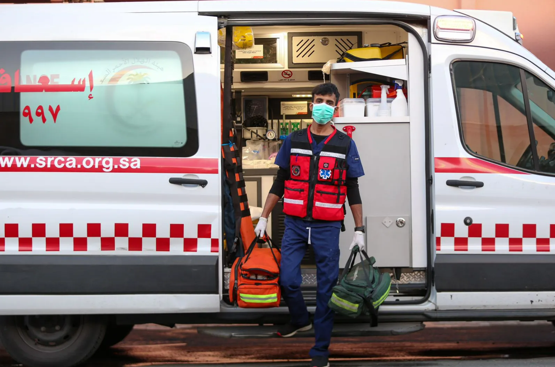 الصحة السعودية تدشن خدمة نقل المرضى والمصابين في صحراء الربع الخالي