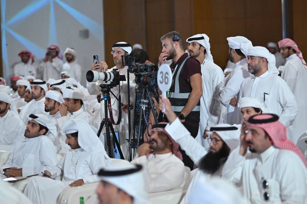 مزاد الصقور بمعرض أبوظبي للصيد يبيع 70 صقراً في أمسية 