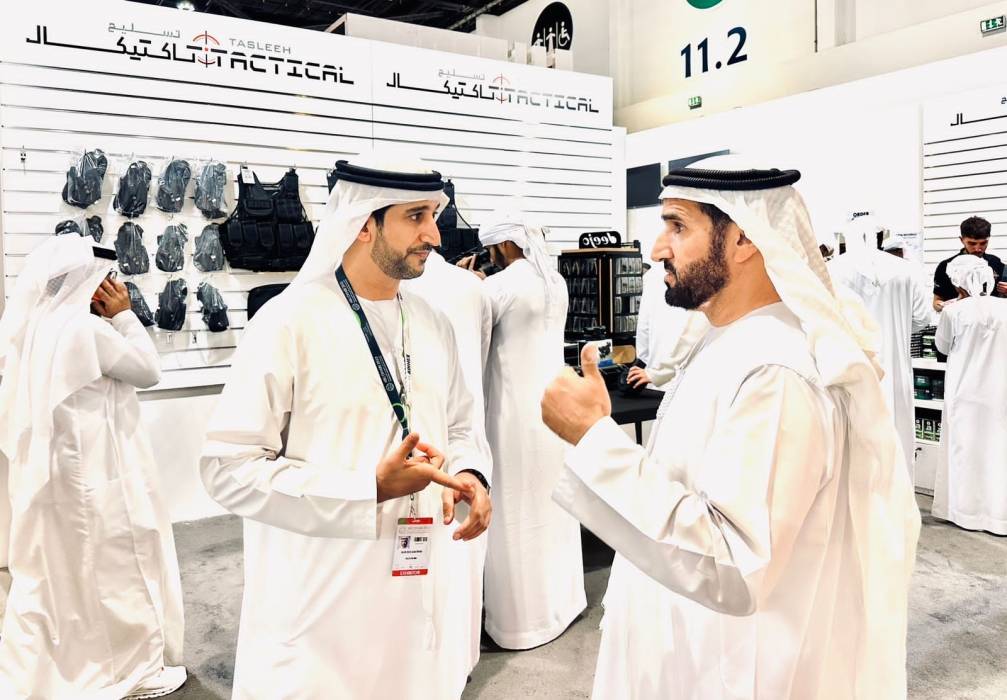 قائد عام شرطة أبوظبي يزور جناح تسليح في معرض أبوظبي الدولي للصيد والفروسية 2023