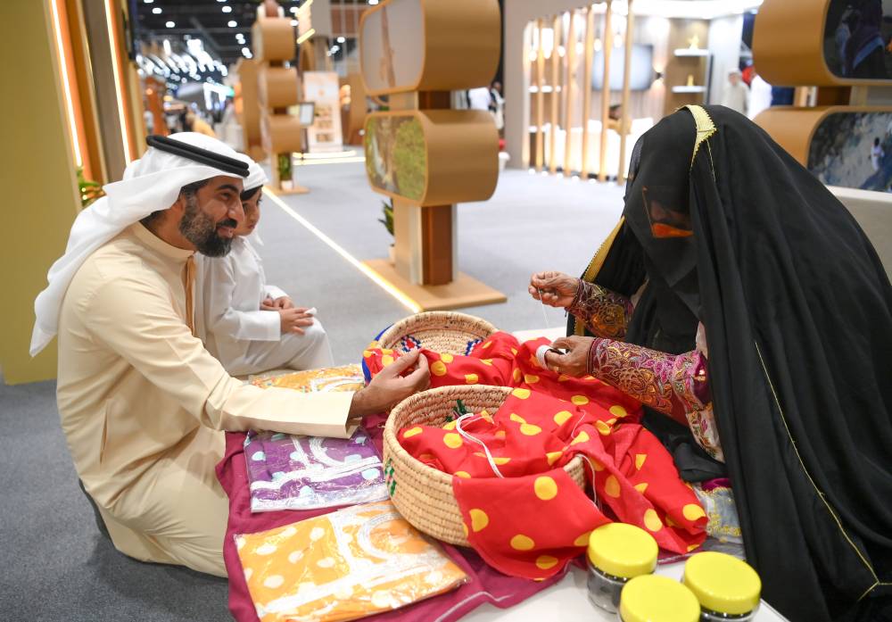 «نادي تراث الإمارات» و«لجنة إدارة المهرجانات» يختتمان مشاركة متميزة بمعرض الصيد والفروسية