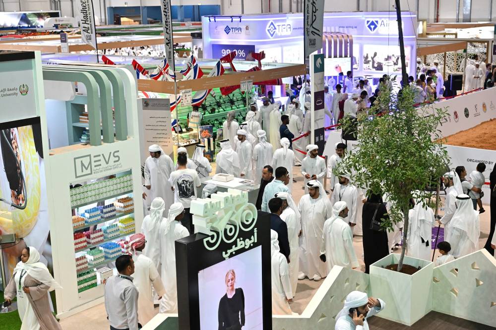 إقبال واسع على مزاد الإبل بمعرض أبوظبي للصيد 2023