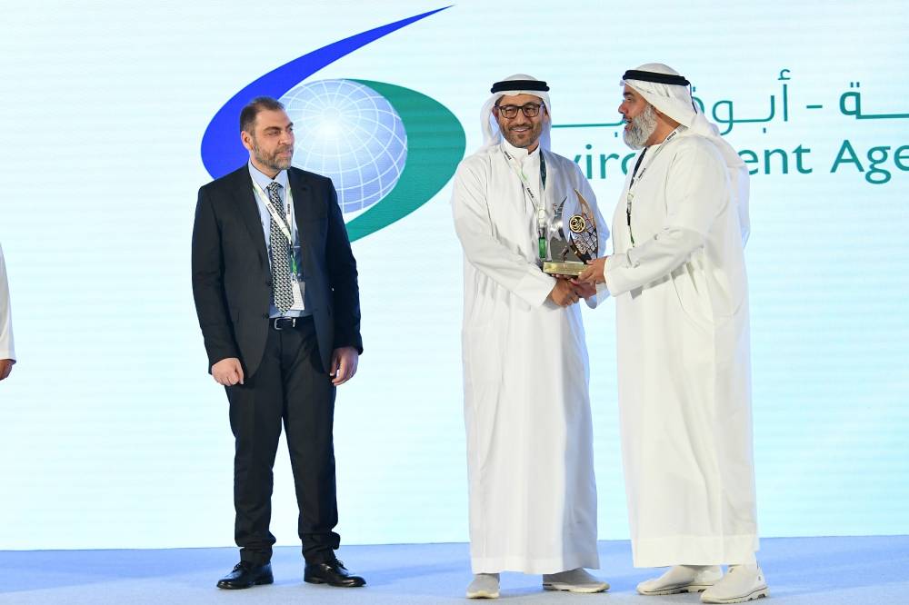 معرض أبوظبي الدولي للصيد والفروسية يُكرّم الرعاة والفائزين في مُسابقاته 