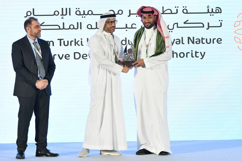 معرض أبوظبي الدولي للصيد والفروسية يُكرّم الرعاة والفائزين في مُسابقاته 