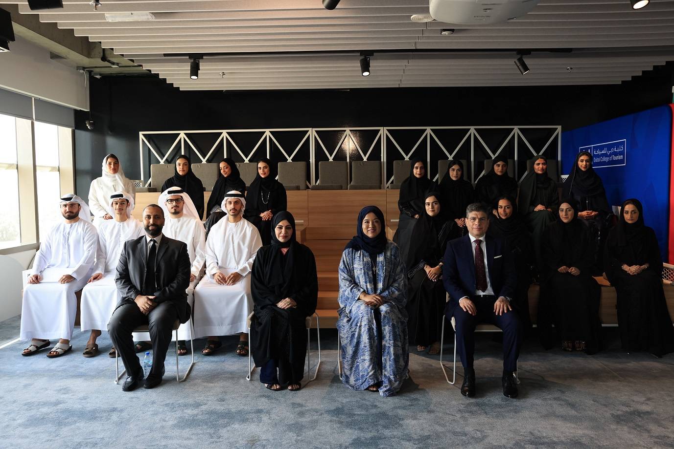 كلية دبي للسياحة تكرم دفعتين جديدتين من المشاركين في برنامج تطوير ضمن مبادرة نافس 