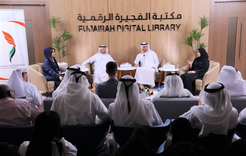 مقهى الفجيرة الثقافي يستعرض فلسفة الأدب الساخر 