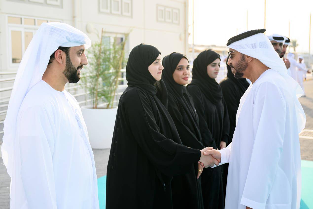 حمدان بن زايد يُدشِّن ميناء السلع المجتمعي ومرسى جزيرة الفيّي ​