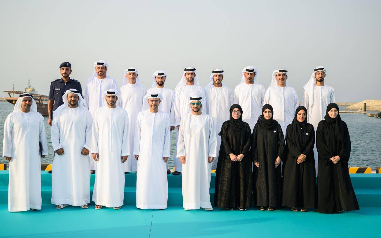 حمدان بن زايد يُدشِّن ميناء السلع المجتمعي ومرسى جزيرة الفيّي ​