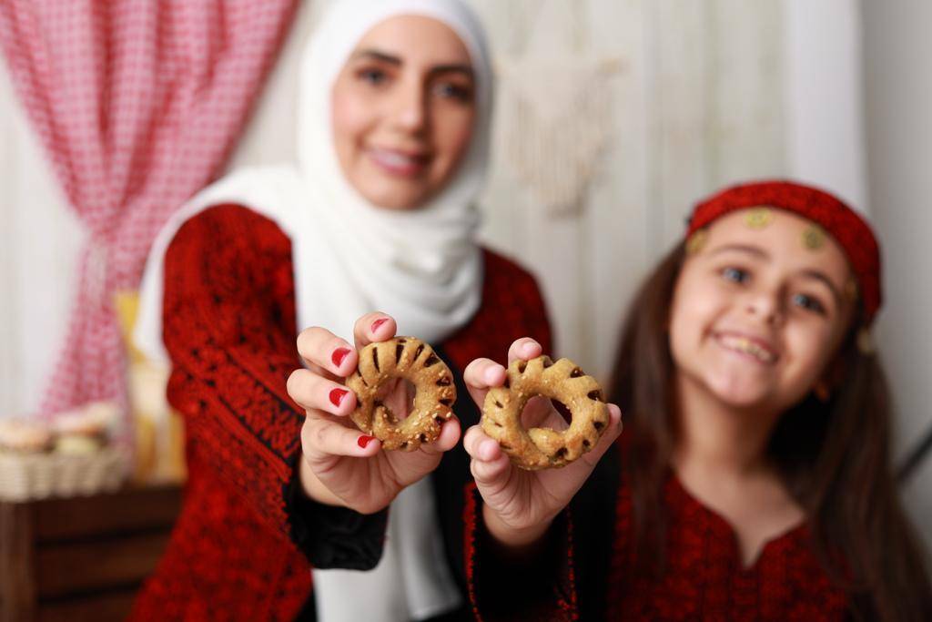 حكاية ندى العايدي إحياء للتراث الفلسطيني في المخبوزات لذيذة الطعم 