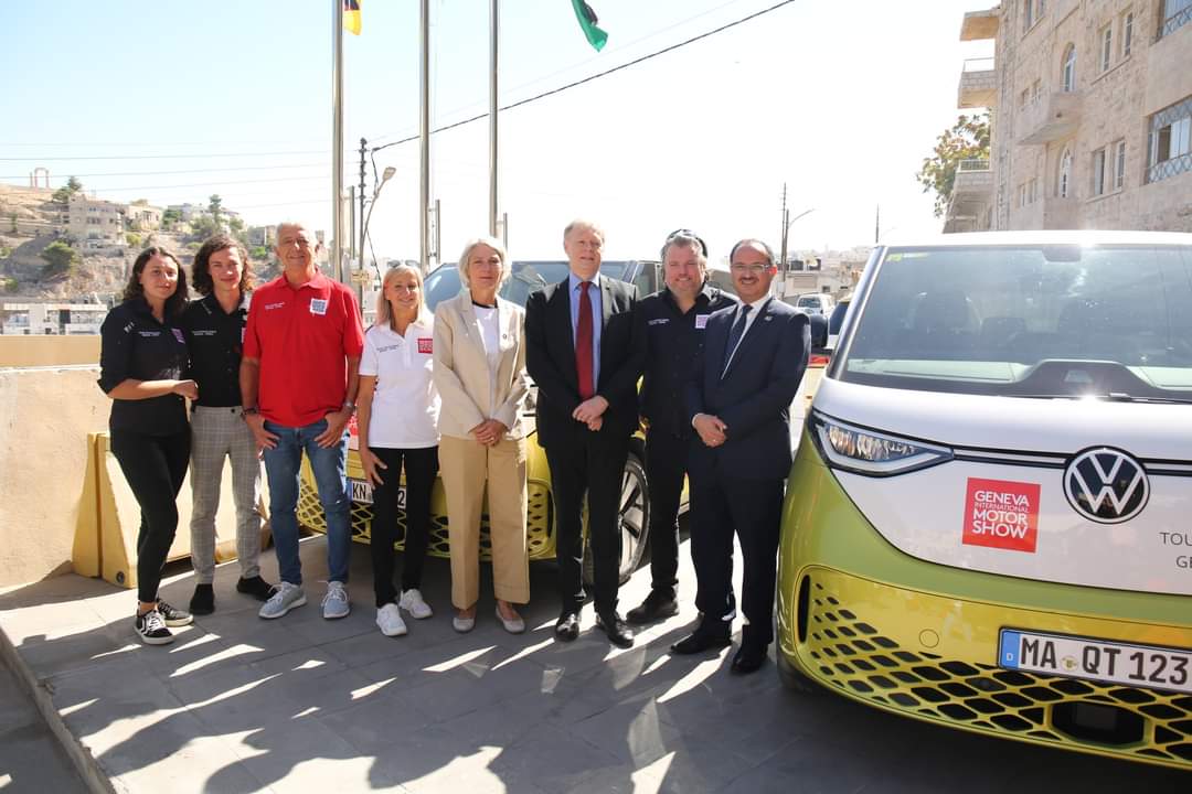 الجامعة الألمانية الأردنية تستضيف فريق السيارتين الكهربائيتين الألماني المشارك في معرض جنيف