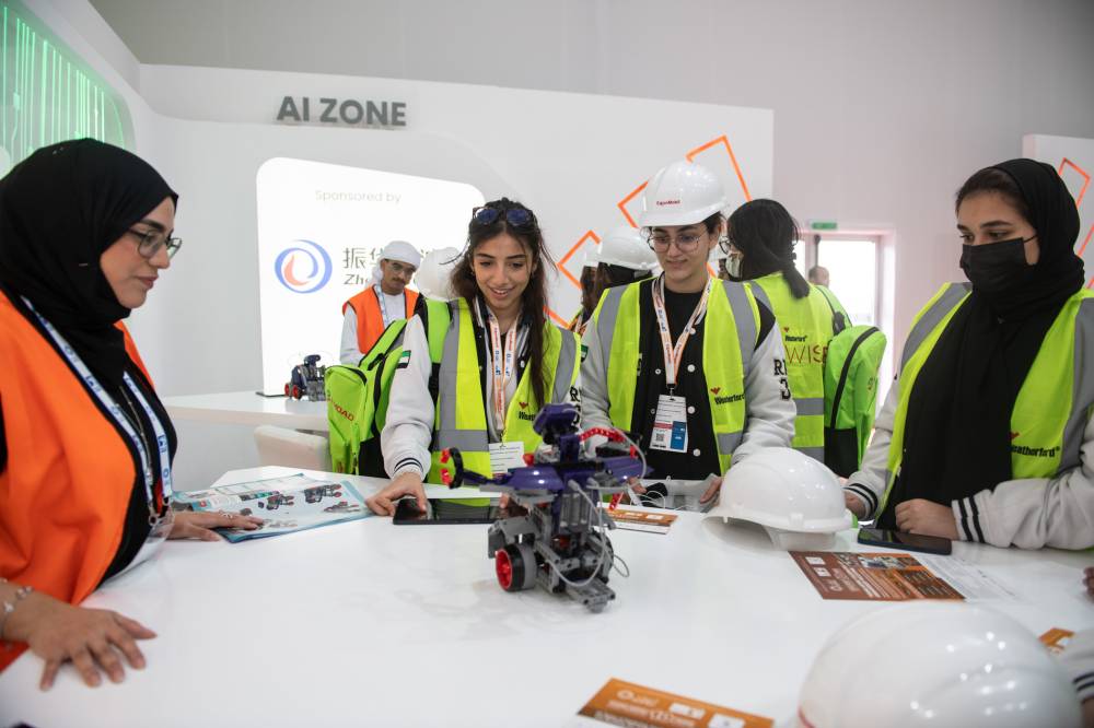 مجلس شباب أديبك العالمي الجديد يلهم الجيل القادم من قادة الطاقة لتسريع مسيرة التحول في قطاع الطاقة