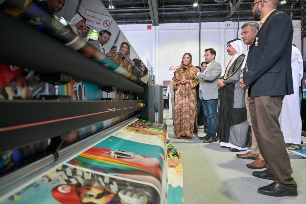 منى المرّي تفتتح معرض الشرق الأوسط للوحات والتصميمات الإعلانية 2023