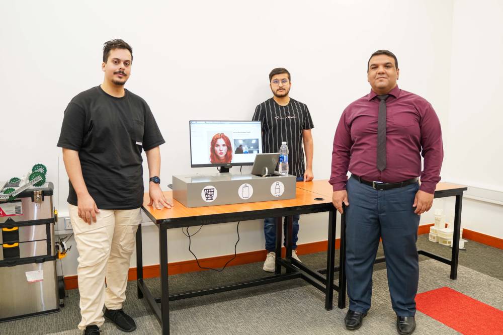 طلاب من دبي يصنعون صندوقًا ذكيًا لفرز القمامة