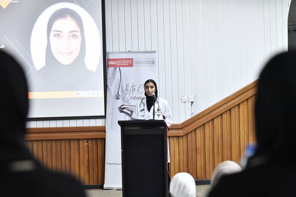 جامعة الإمارات تنظم فعالية  المعطف الأبيض   للترحيب بطلبة الطب البيطري الجدد