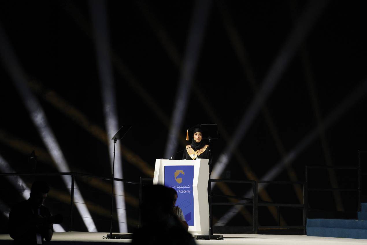 سيف بن زايد يشهد حفل تخريج أكاديمية ربدان