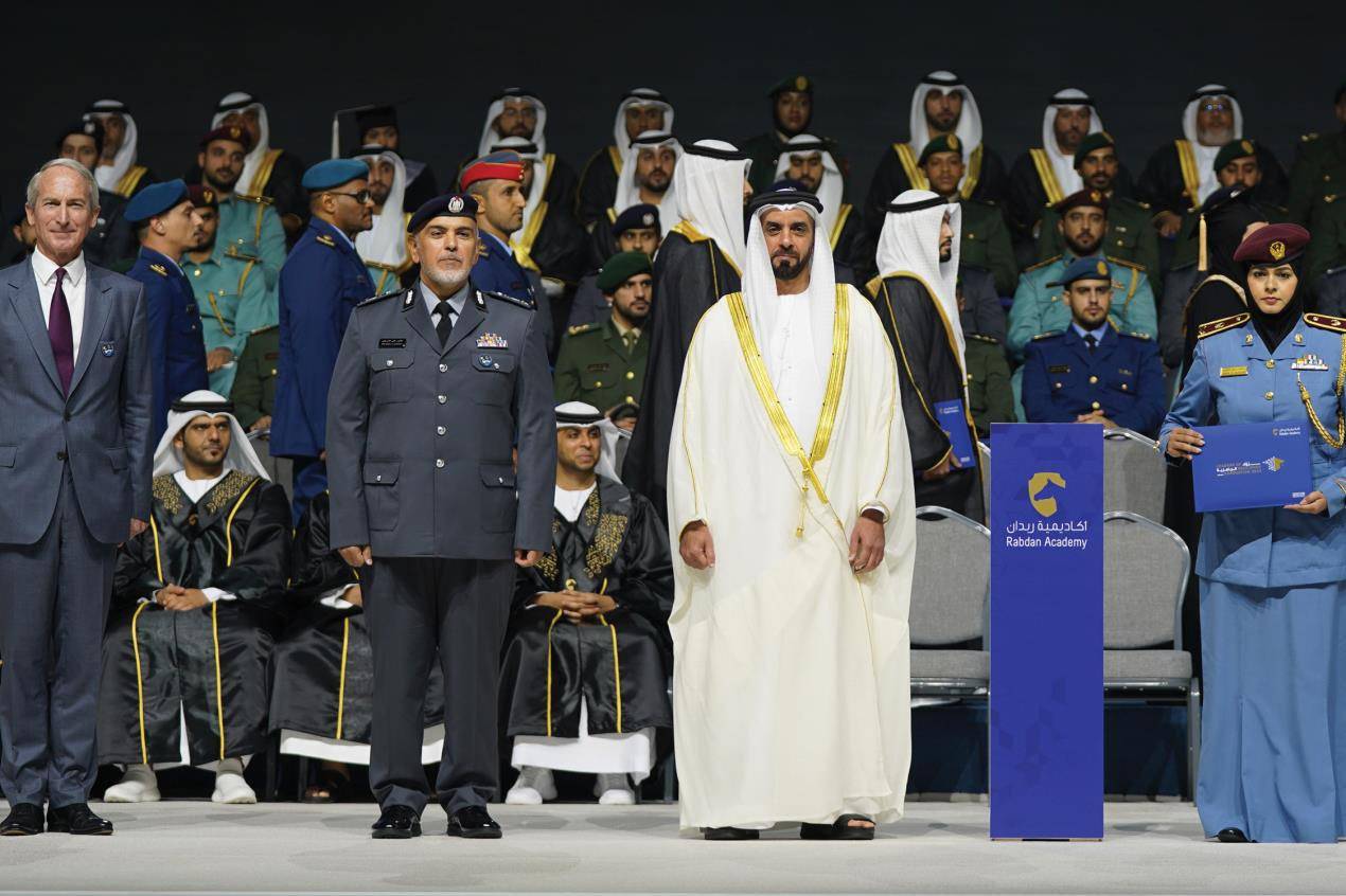 سيف بن زايد يشهد حفل تخريج أكاديمية ربدان