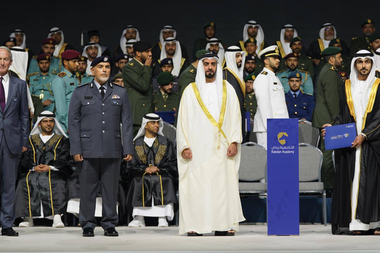 سيف بن زايد يشهد حفل تخريج أكاديمية ربدان
