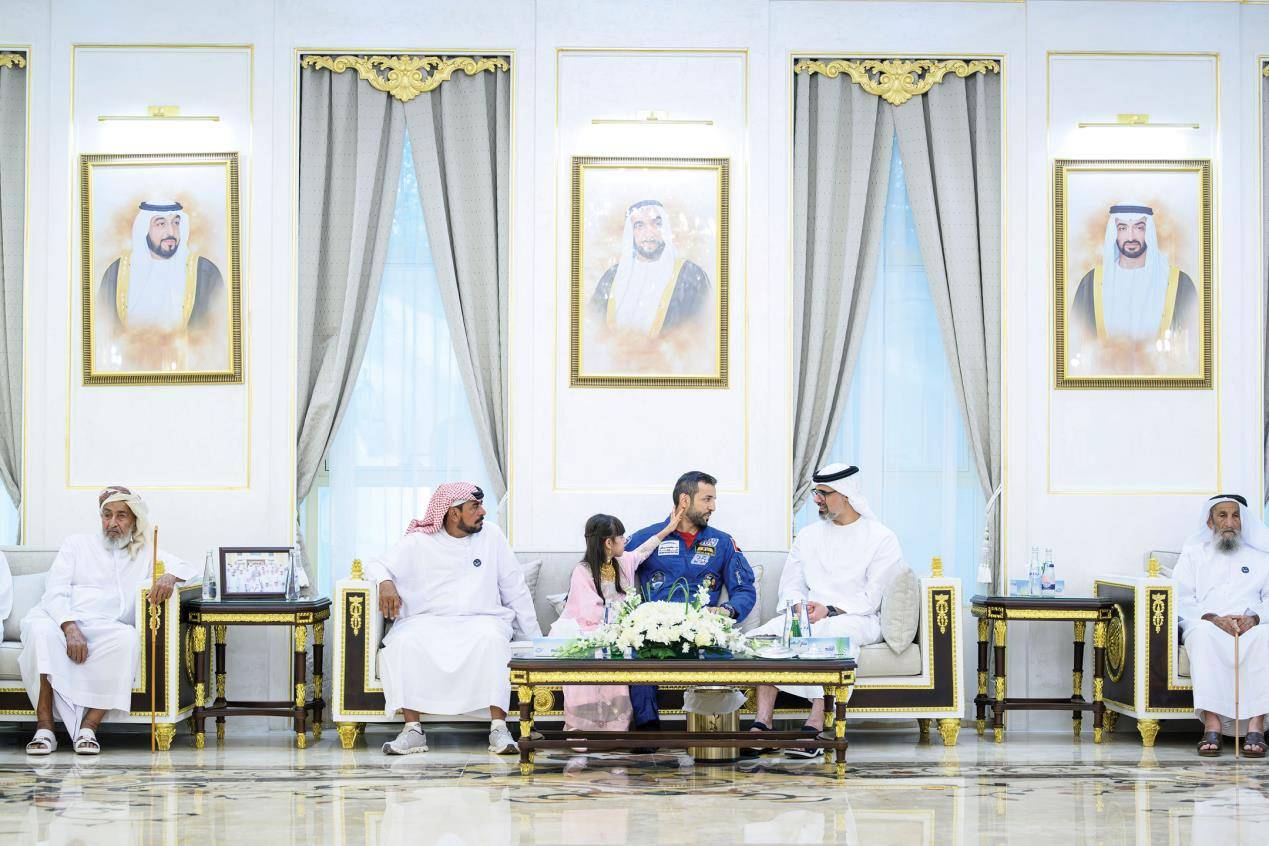خالد بن محمد بن زايد يحضر حفل استقبال رائد الفضاء الإماراتي سلطان النيادي في مدينة العين