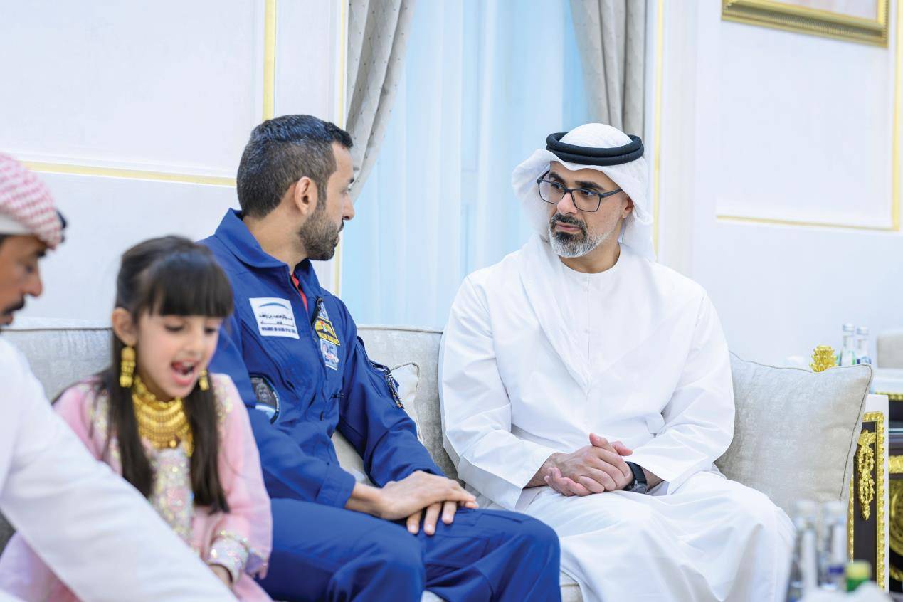 خالد بن محمد بن زايد يحضر حفل استقبال رائد الفضاء الإماراتي سلطان النيادي في مدينة العين