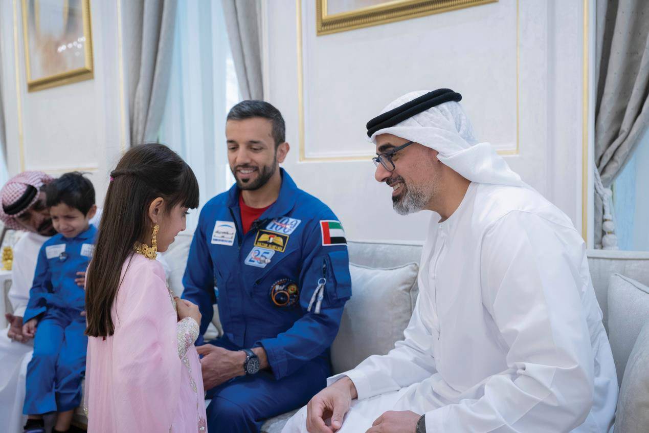 خالد بن محمد بن زايد يحضر حفل استقبال رائد الفضاء الإماراتي سلطان النيادي في مدينة العين