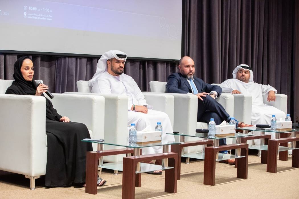 وزارة الصناعة والتكنولوجيا المتقدمة وغرفة أبوظبي يستعرضان في ورشة عمل محفزات النمو الصناعي