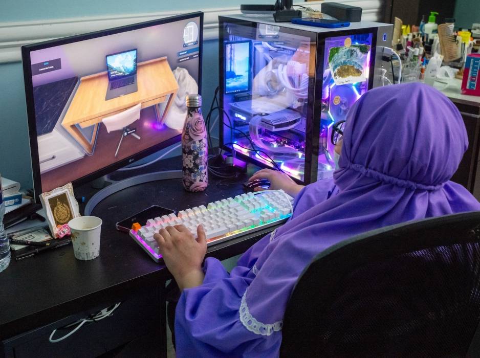 مهرجان أبوظبي ومؤسسة ديلفينا ينظمان أول معرض فردي للفنانة فرح القاسمي