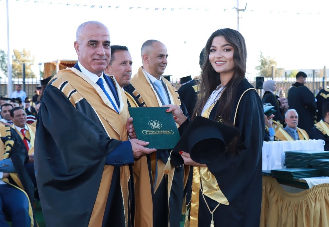 جامعة الحسين بن طلال تحتفل بخريج الفوج الرابع والعشرين من طلبتها.