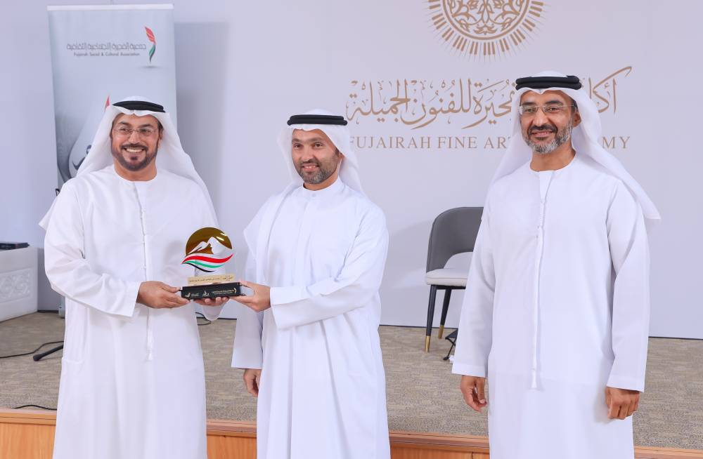 بيت الشعر في الفجيرة يحتفي بأمير الشعراء كريم معتوق