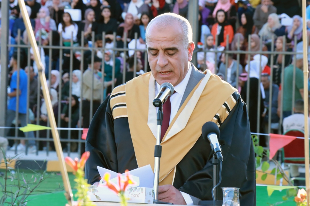 جامعة الحسين بن طلال تحتفل بخريج الفوج الرابع والعشرين من طلبتها.