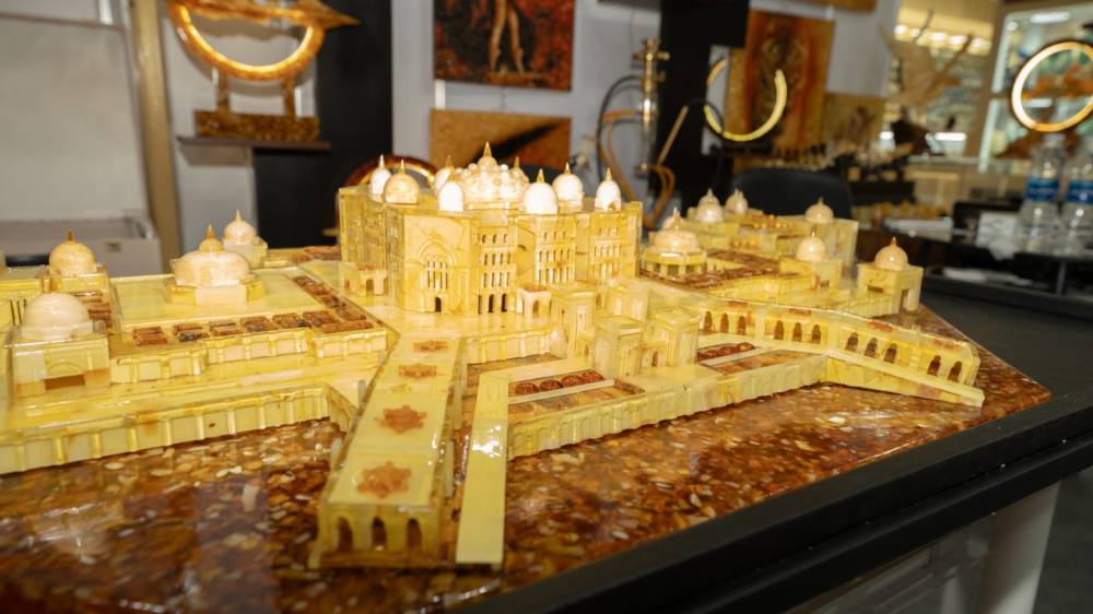 الشرق الأوسط للساعات والمجوهرات يتألق بمشغولات عالمية ومحلية نادرة وقطع حصرية  