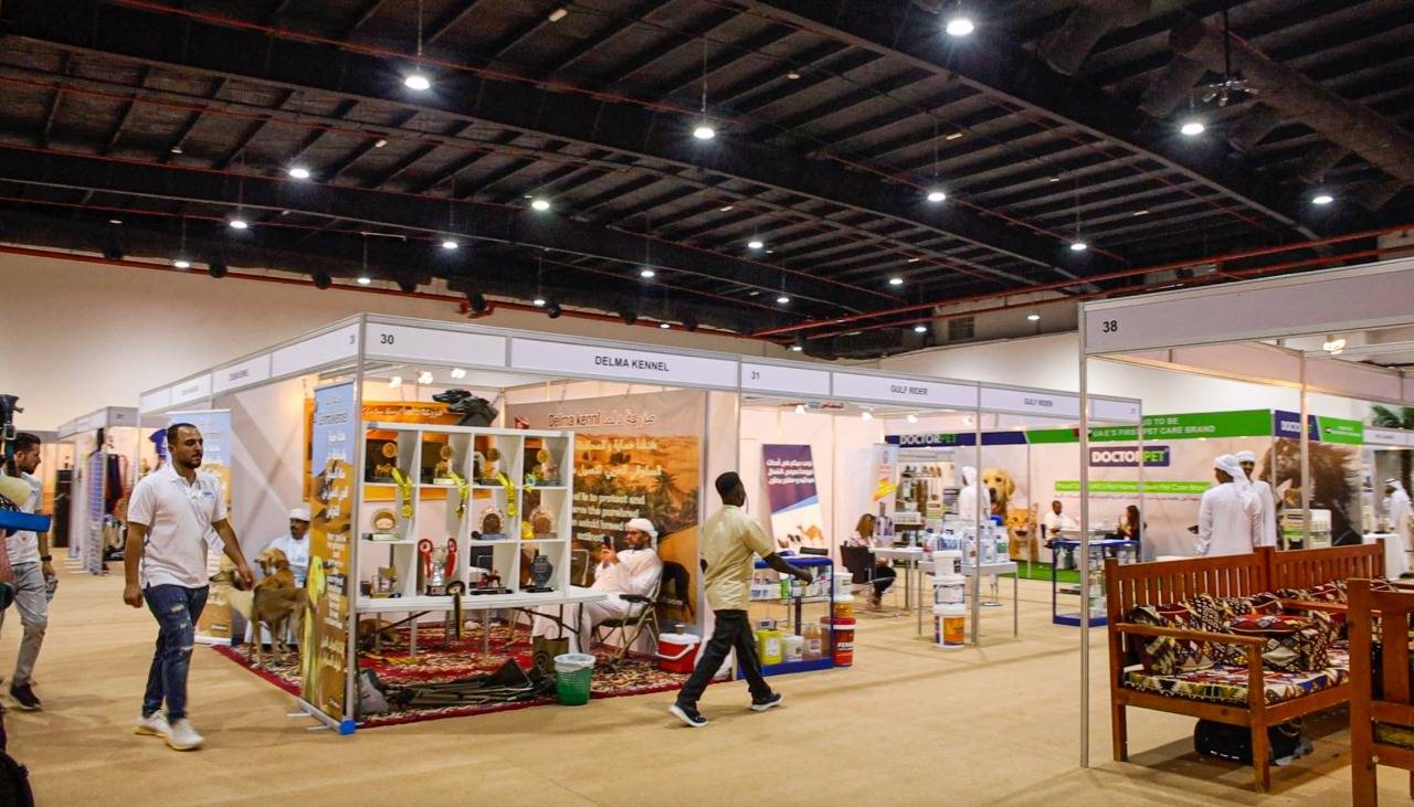 معرض الأصايل يواصل فعالياته لليوم الثالث وسط عرض متميز لفنون الصيد والصقارة 