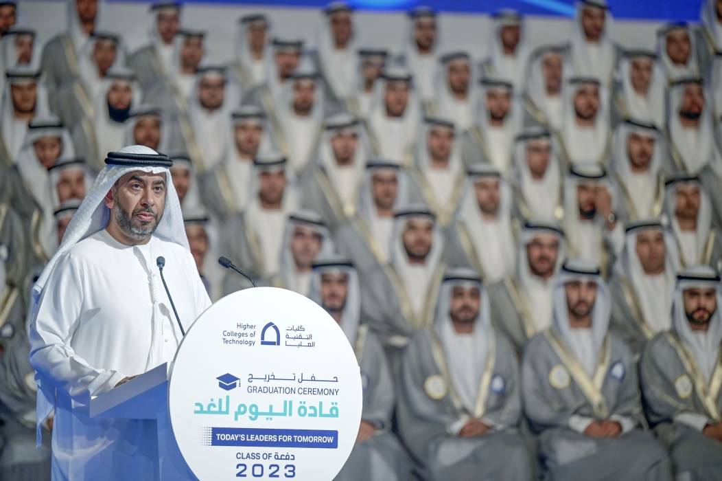 منصور بن محمد يشهد تخريج 455 خريجاً وخريجة من كليات التقنية العليا في دبي