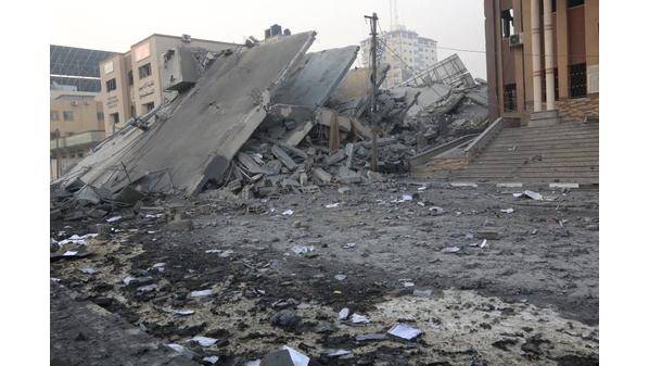 قوات الاحتلال تدمر آلية تابعة لبلدية النصيرات وسط غزة