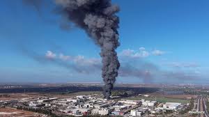 قوات الاحتلال الإسرائيلي تدمر مسجدين وإذاعة في غزة