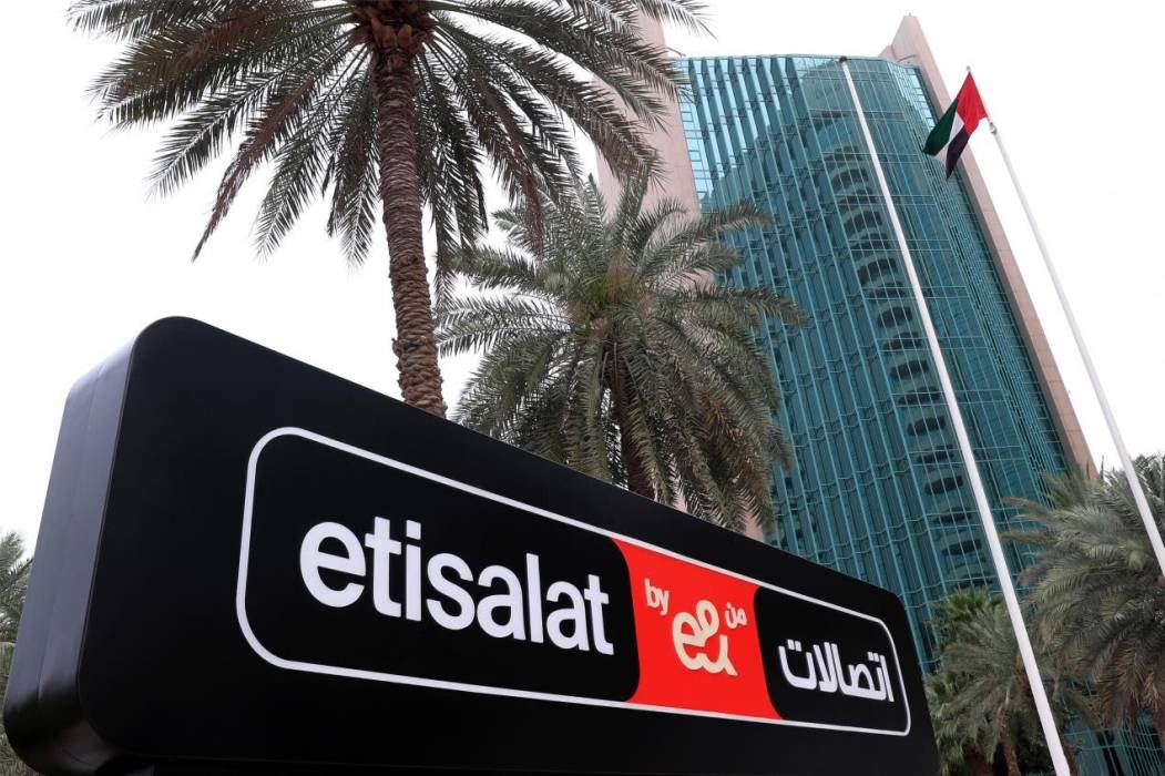 اتصالات من e& تحقّق إنجازاً عالمياً في شبكات الجيل الخامس بتقنية الموجات المليمترية