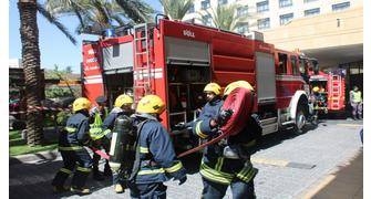 إصابة 4 من طواقم الدفاع المدني بقصف إسرائيلي لسيارة إسعاف تابعة لها