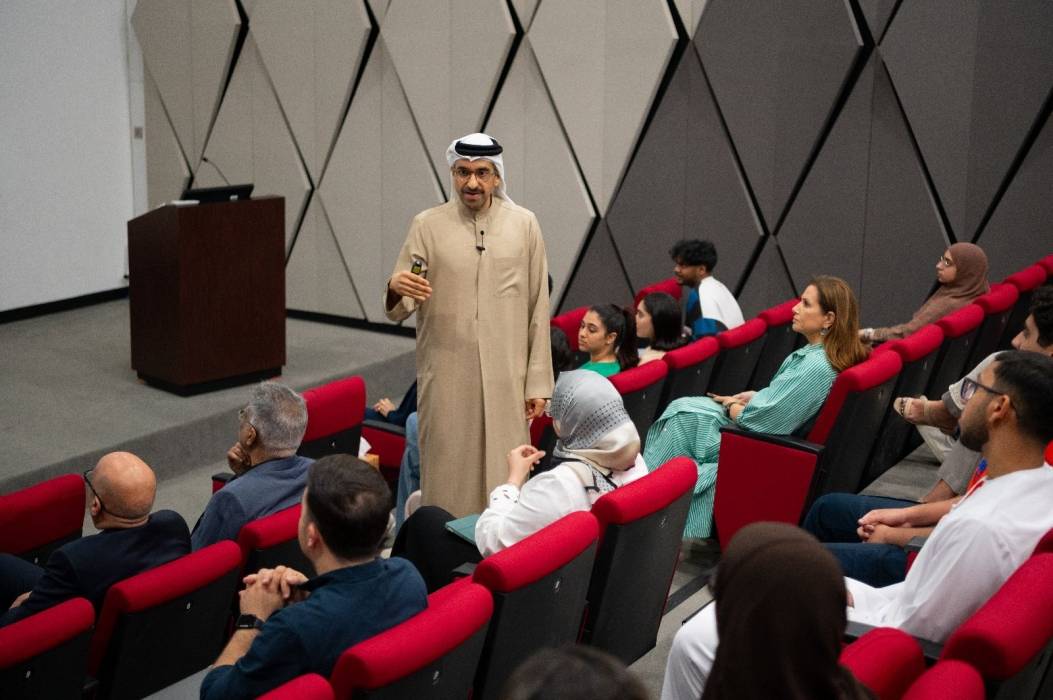سلطان سعود القاسمي يشارك مجتمع أمريكية الشارقة رؤيته حول دور الفن في التحول المجتمعي
