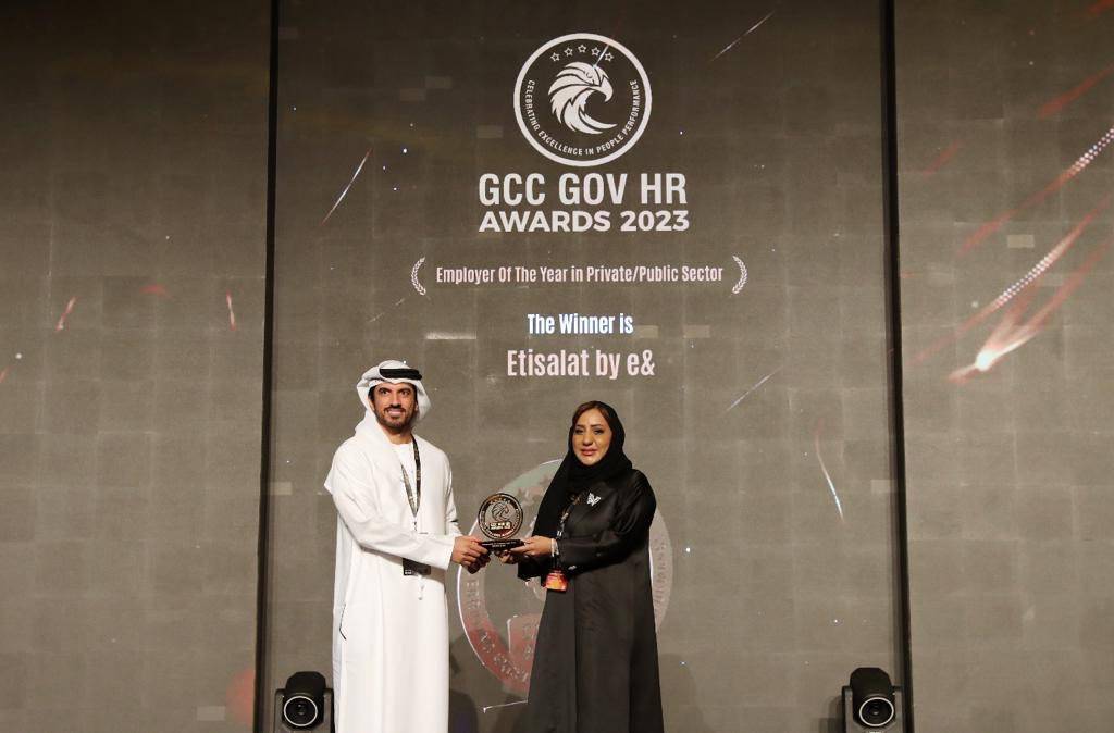 اتصالات من e تحصد جائزة أفضل جهة عمل للعام 2023