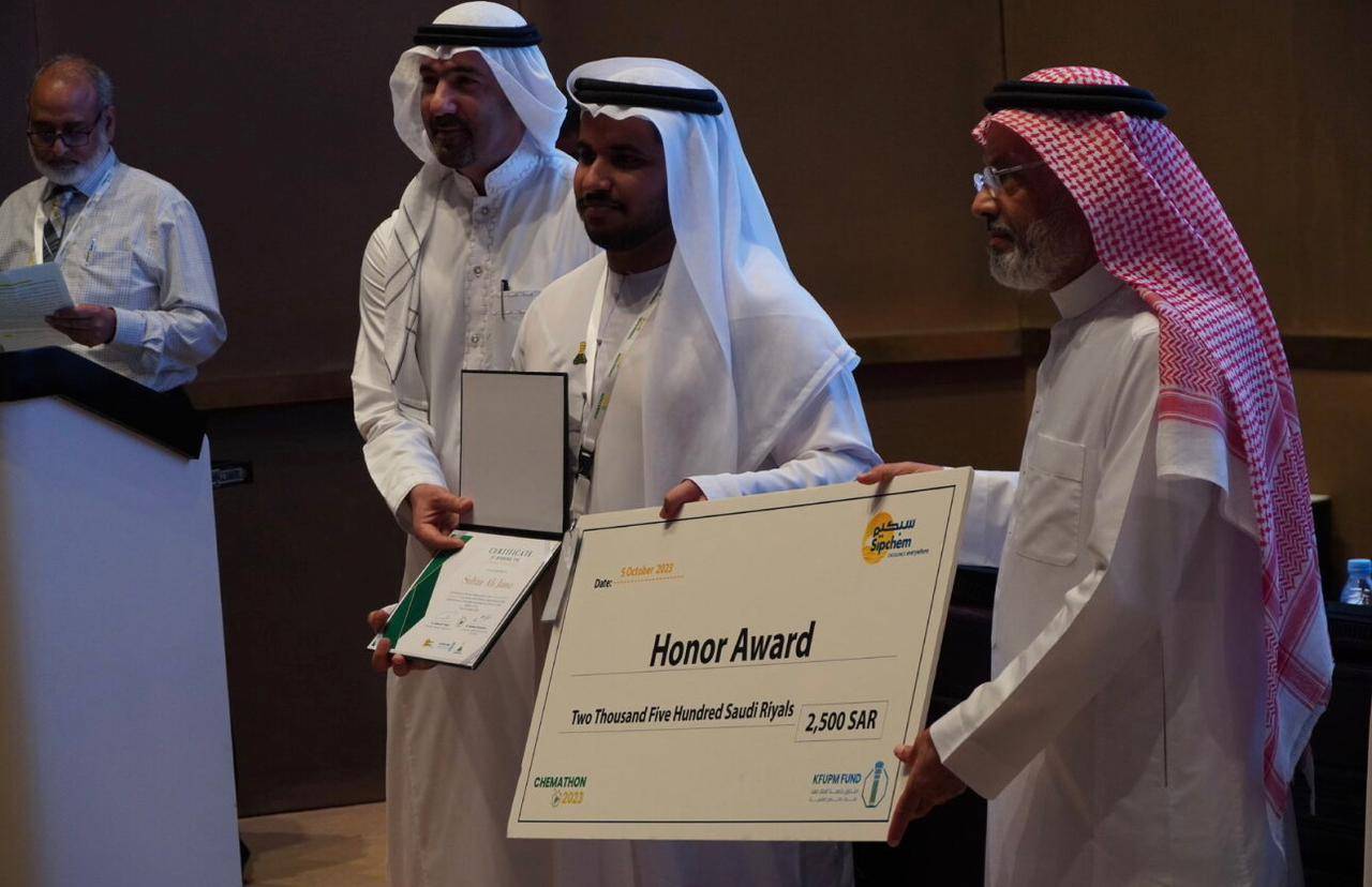 طلبة جامعة الإمارات يحصدون المركز الأول في مسابقة كيماثون” بالسعودية