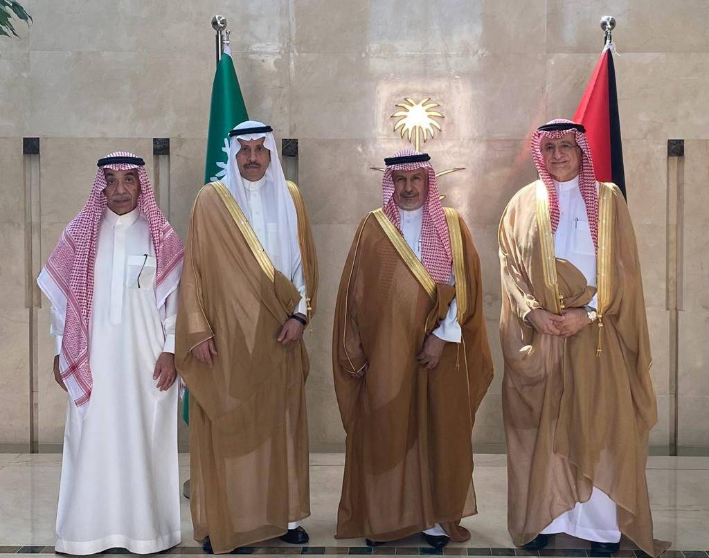 معالي مستشار خادم الحرمين الشريفين المشرف العام على مركز الملك سلمان للإغاثة والاعمال الإنسانية يزور سفارة المملكة لدى الأردن.