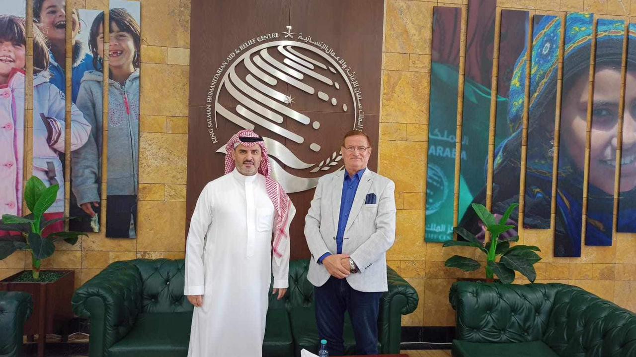 في يومها الثاني للحملة الشعبية السعودية  اقبال متواصل للتبرع لإغاثة الشعب الفلسطيني في قطاع غزة