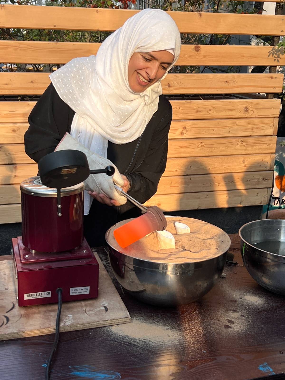 الفنانة الإماراتية عزة القبيسي تستضيف ورشة عمل حصرية في معرض المجوهرات والساعات 2023 المُقام في أبوظبي