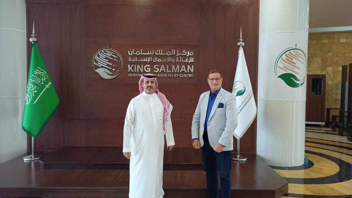 في يومها الثاني للحملة الشعبية السعودية  اقبال متواصل للتبرع لإغاثة الشعب الفلسطيني في قطاع غزة
