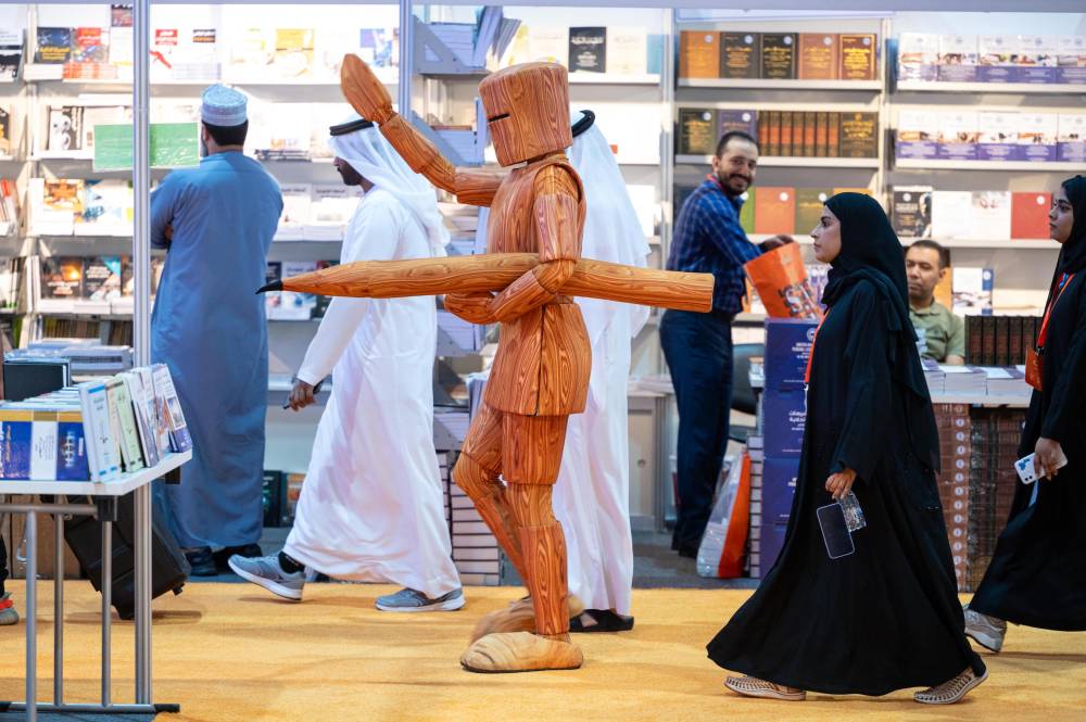 أبطال الروايات يخرجون من الكتب في الشارقة الدولي للكتاب