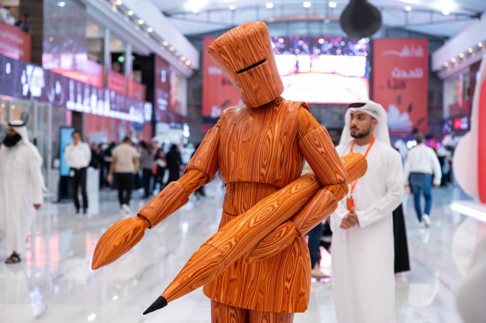 أبطال الروايات يخرجون من الكتب في الشارقة الدولي للكتاب