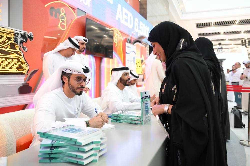 سلطان بن أحمد القاسمي يثمن جهود مركز تريندز العلمية.. وجناح المركز يجذب أنظار الزوار‎
