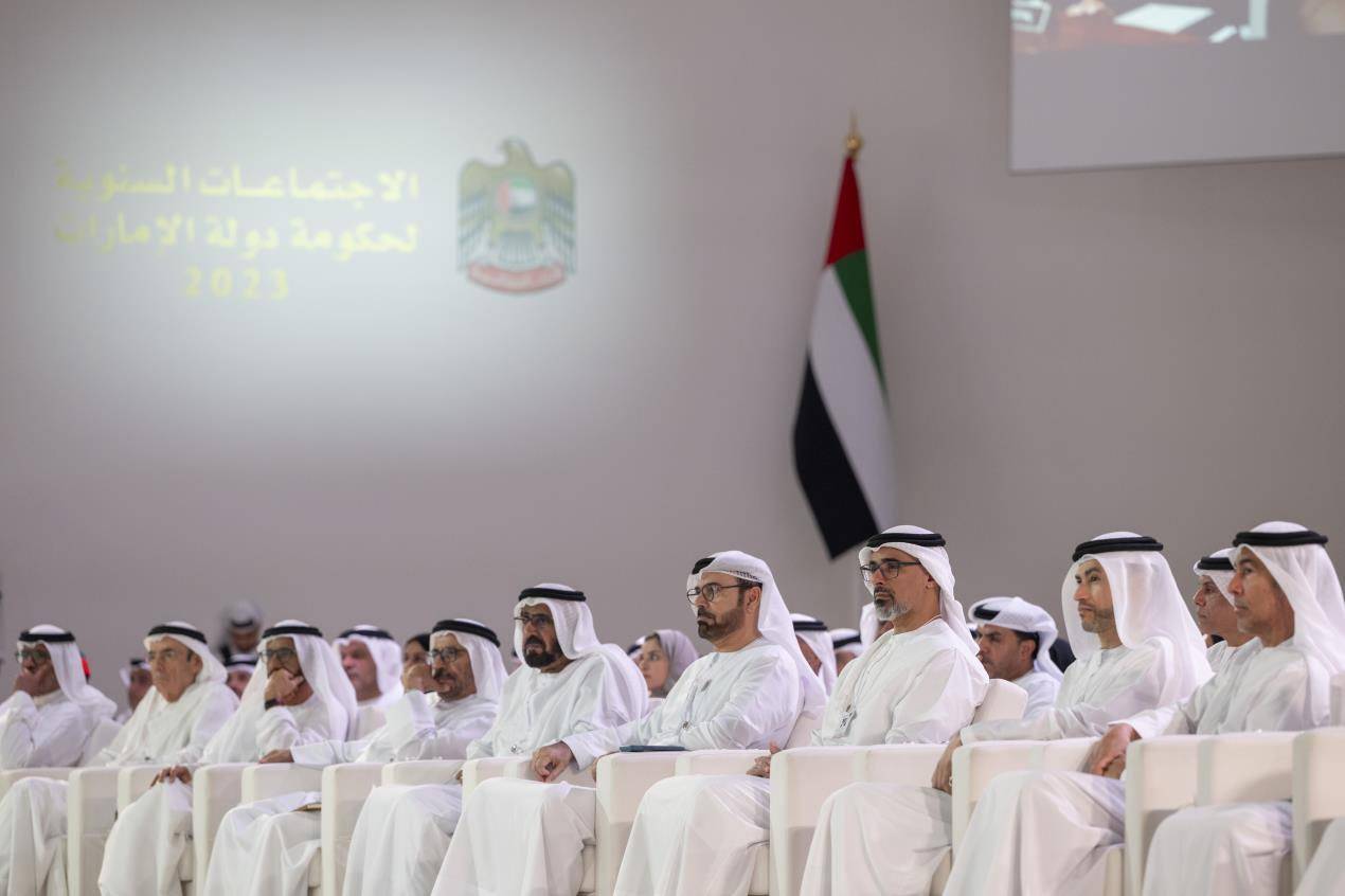 خالد بن محمد بن زايد يشهد جانباً من الاجتماعات السنوية لحكومة دولة الإمارات