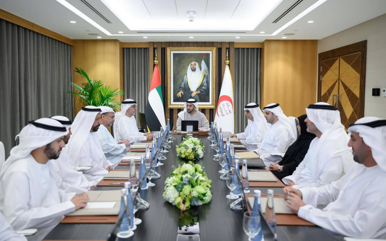 حمدان بن زايد  يترأَّس اجتماع مجلس إدارة هيئة الهلال الأحمر الإماراتي