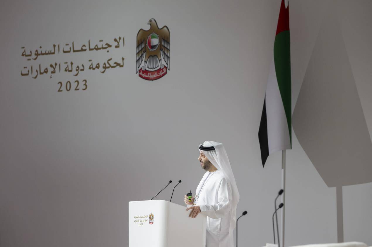 خالد بن محمد بن زايد يشهد جانباً من الاجتماعات السنوية لحكومة دولة الإمارات