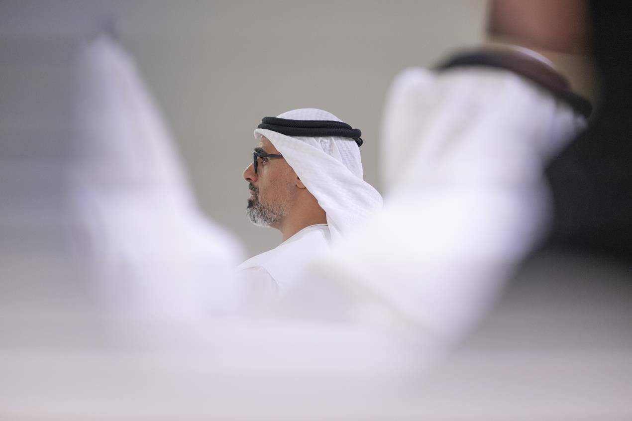 خالد بن محمد بن زايد يشهد جانباً من الاجتماعات السنوية لحكومة دولة الإمارات