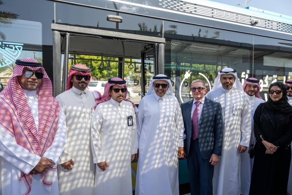 الهيئة العامة للنقل السعودية وأمانة الشرقية تدشنان الحافلة الكهربائية